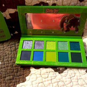 Glamlite Scooby Doo Ruh Roh Raggy!!! Eyeshadow Palette